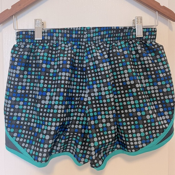 UNDER ARMOUR SHORTS - Picture 2 of 4